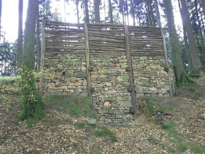 Rekonstruktion des keltischen Ringwalls bei Alteburg
