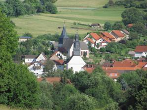 Ortskern von Bieber mit Oberer Kirche und Unterer Kirche