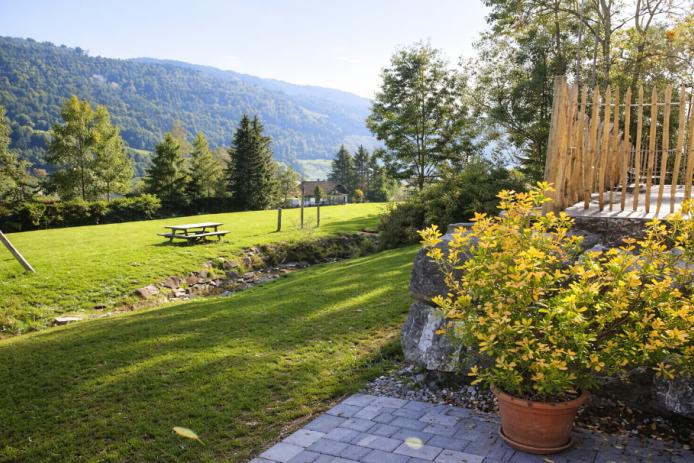 Außenbereich mit Spielwiese