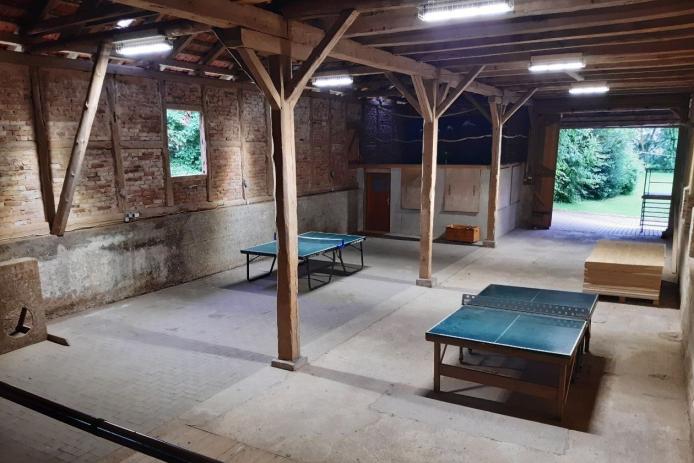 Spielscheune mit Tischtennisplatten