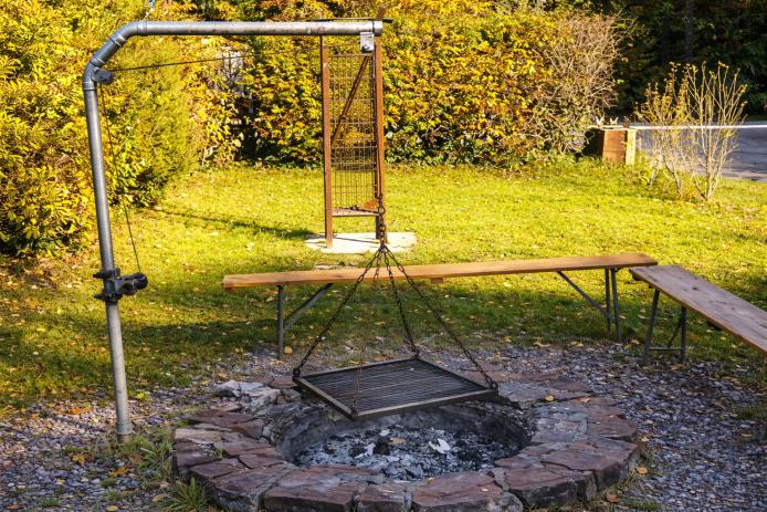 Grillplatz mit Schwenkgrill