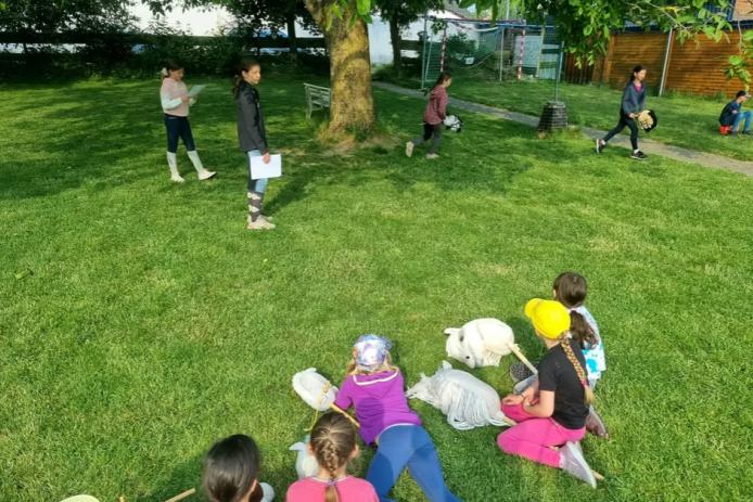 Wiese unter dem Nussbaum