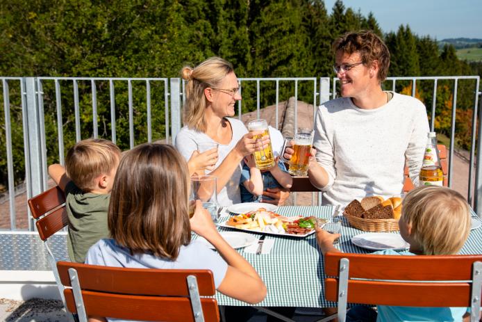 Brotzeit auf der Restaurantterrasse