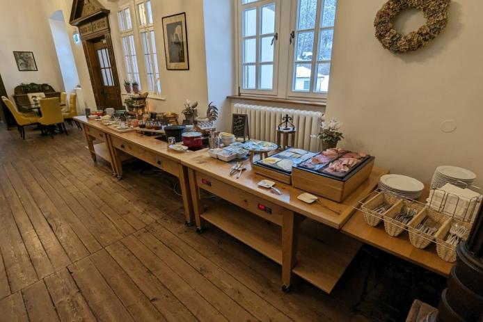 Reichhaltiges Frühstück: Starten Sie Ihren Tag mit unserem vielfältigen Frühstücksbuffet.