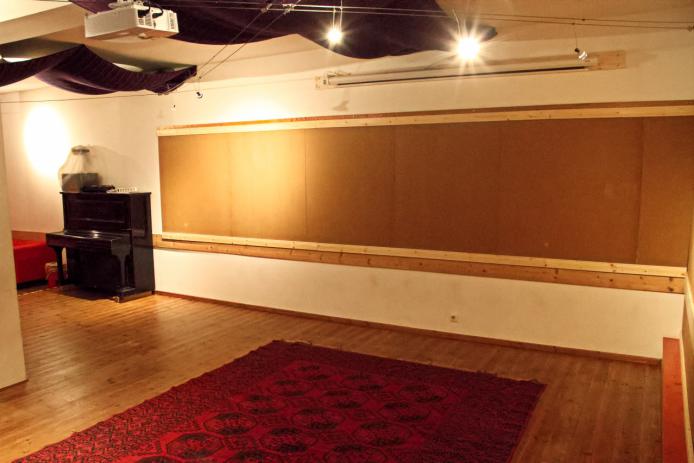 Seminarraum mit Holzfußboden