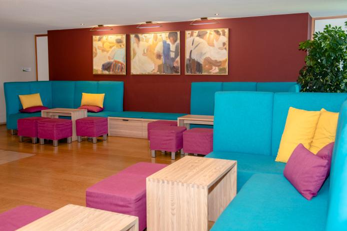 Aufenthaltsbereich im Foyer