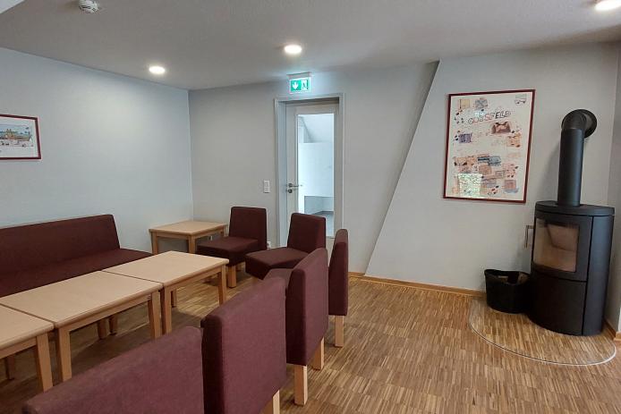 Aufenthaltsbereich mit Kaminofen