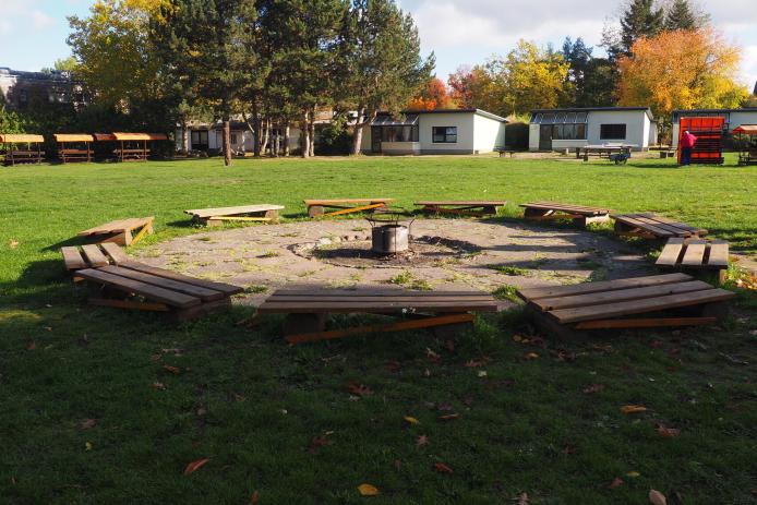 Bungalows und Lagerfeuerplatz