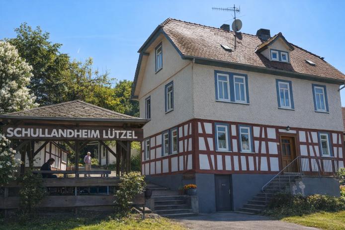 Eingang mit Freisitz und Hausverwalterhaus