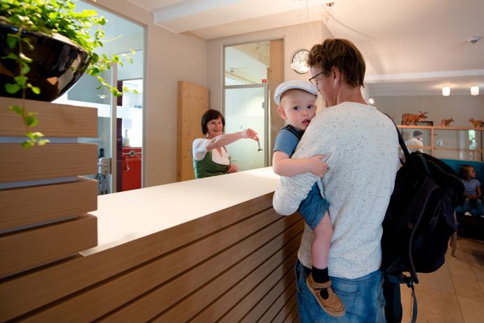 Check-in an der Rezeption