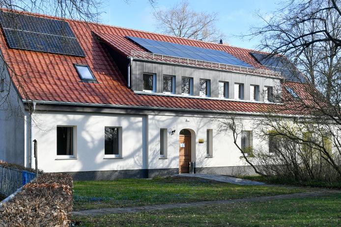 Außenansicht vorderer Eingang (alle Fotos © Thomas Richert)