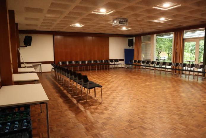 Saal für bis zu 80 Personen