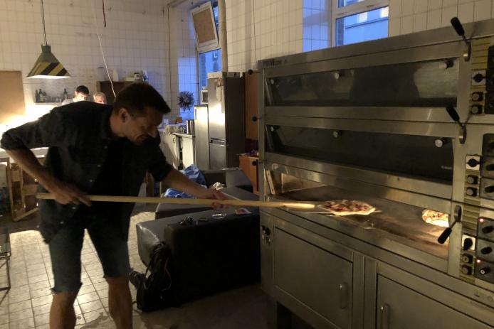 Pizzabacken im eigenen Pizzaofen