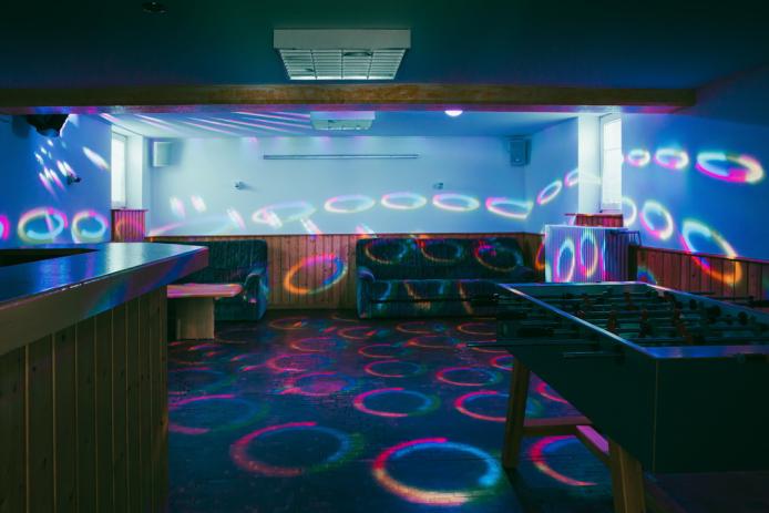 Kellerbar mit Sound und Lichtanlage