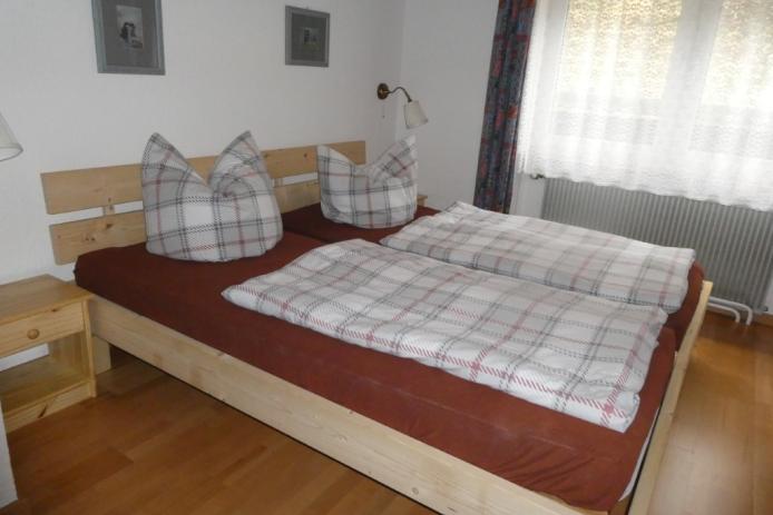 Es gibt 8-10 Doppelzimmer mit WC und Dusche