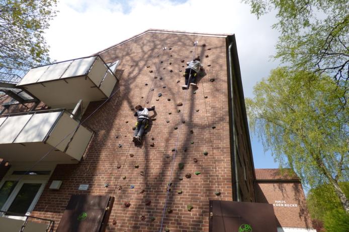 Hauseigene Kletterwand für ihre Gruppen buchbar