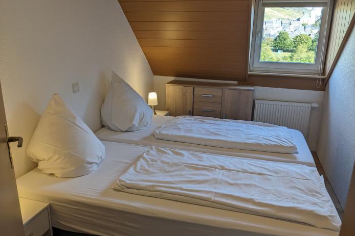 Zimmer 8, 2 Boxspringbetten