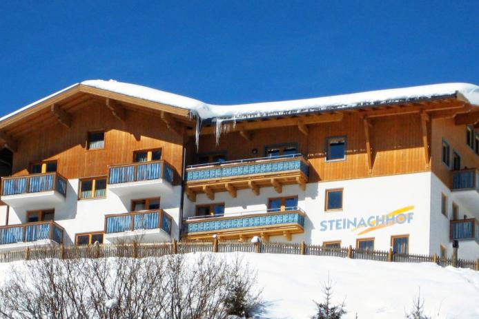 Winter Außenansicht Steinachhof