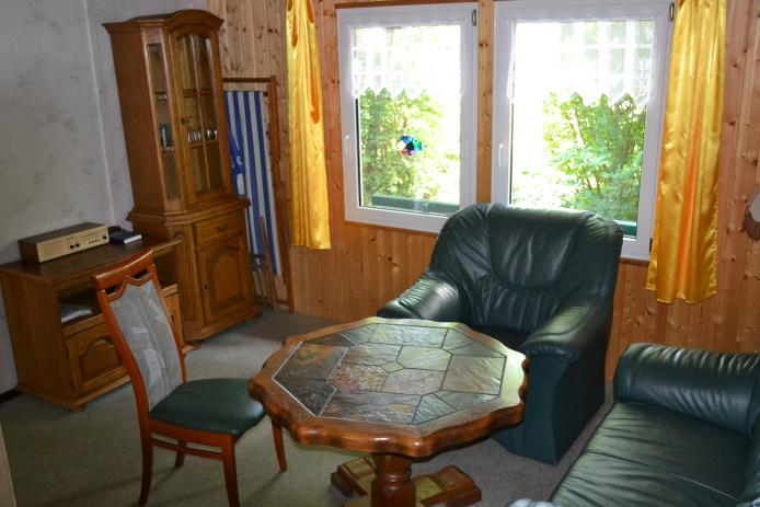 Wohnraum 4-Personen-Bungalow