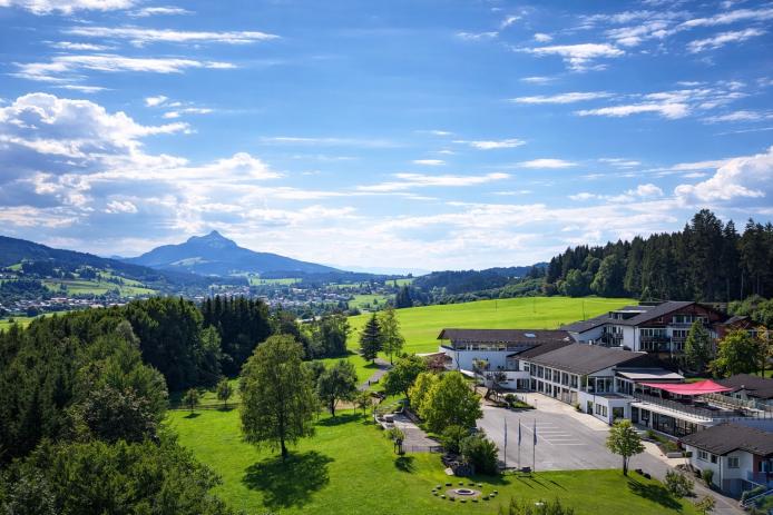 Blick auf das Allgäuhaus in erholsamer Umgebung
