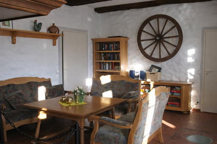 Kaminzimmer mit Leseecke