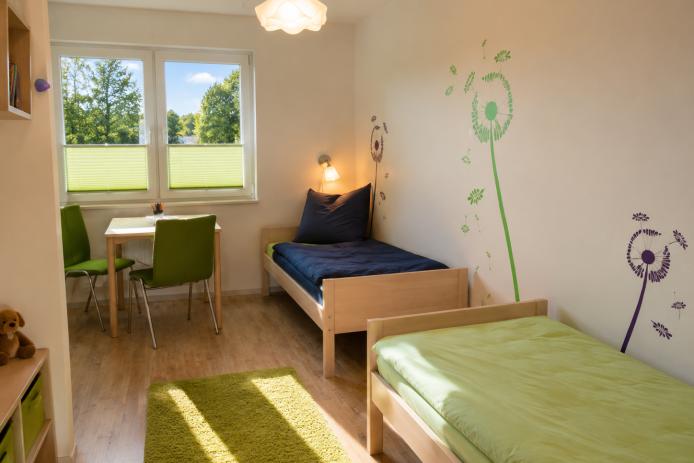 Das Leiterzimmer im neuen Westfügel mit Bad