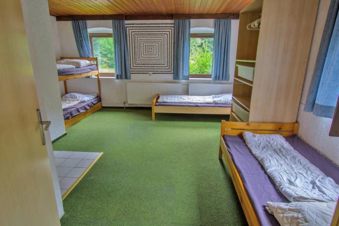 6-Bett-Zimmer im Schlafgebäude - gelbes Zimmer