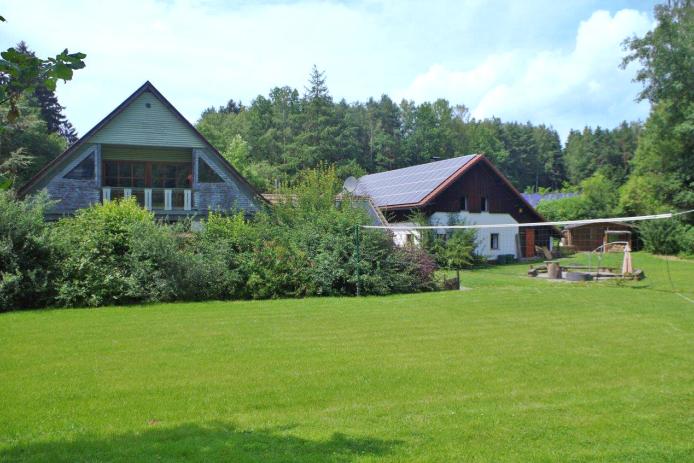 Spielwiese mit Volleyballfeld