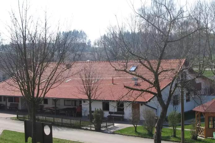 Haupthaus mit Pavillon