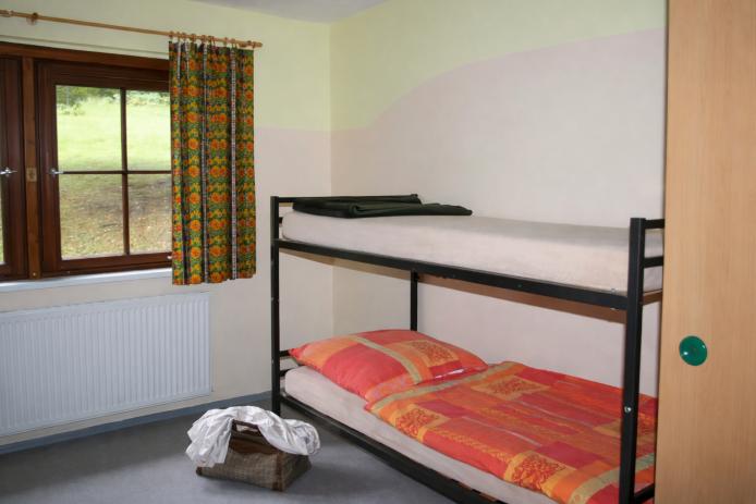 Gruppenraum mit Stockbetten