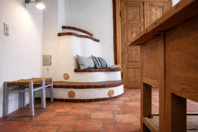 Der Lehmofen im Wohn- und Esszimmer