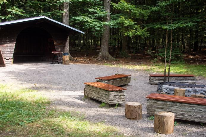 Waldgrill mit Fußballplatz unweit vom Haus