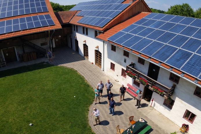 Innenhof. Rechts das Haupthaus