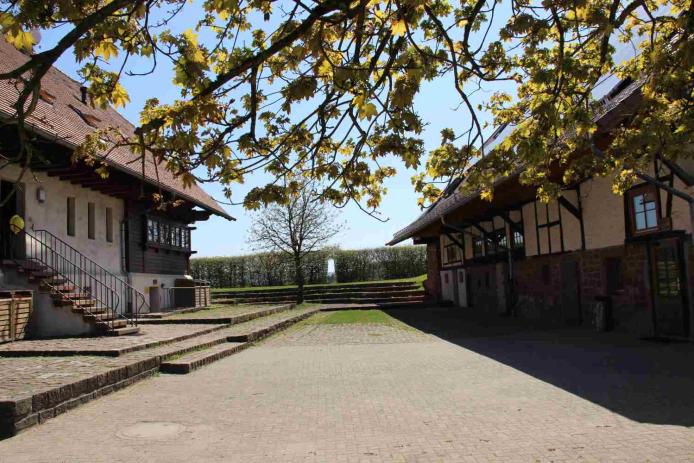 Tagungshaus und Gruppenhaus (100 Betten)