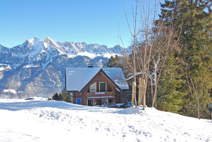 Traumhafter Wintertag mit toller Aussicht in Richtung Churfirsten und Gamsberg