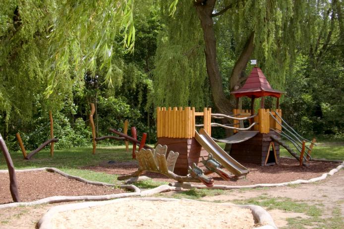 Kinderspielplatz auf dem Gelände