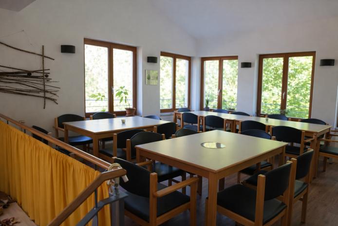 Gaststätte Empore mit Blick auf Neckar (Gaststätte mit 40 Sitzplätzen)