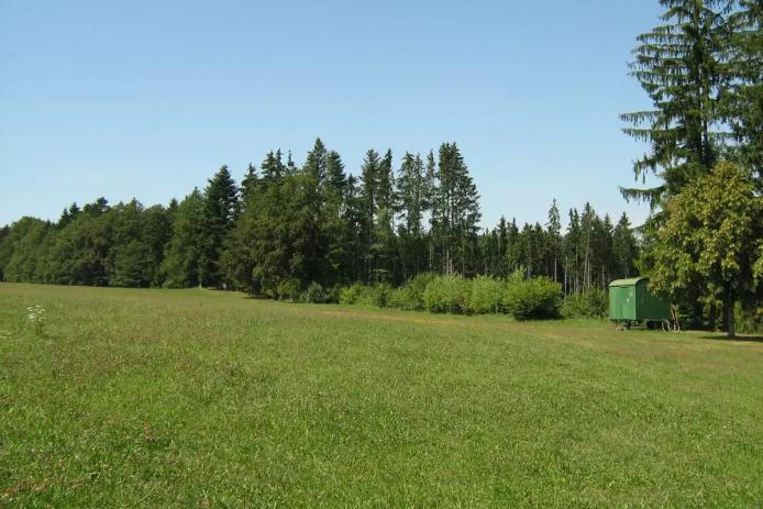 großer Zeltplatz mit einer Kapazität von 250 Personen