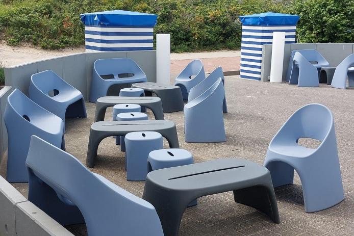 Sitzgelegenheit vor dem Haus