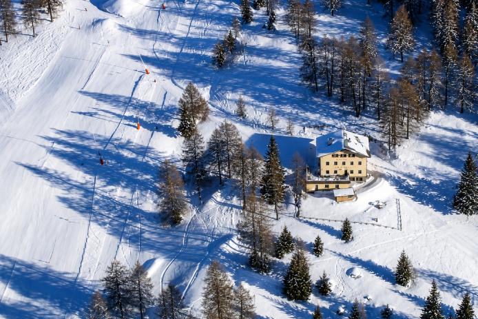 Die Hütte ist mitten im Skigebiet