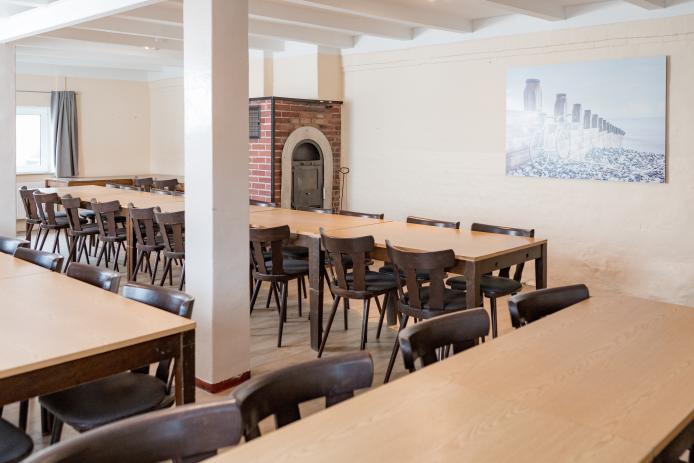 Speisesaal mit Kaminofen