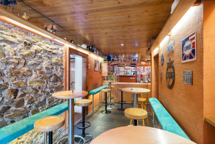 Team-Hostel Hochkeilhaus, Bar im Winter