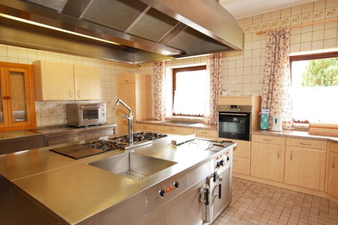 Küche mit allem was man zum Kochen braucht