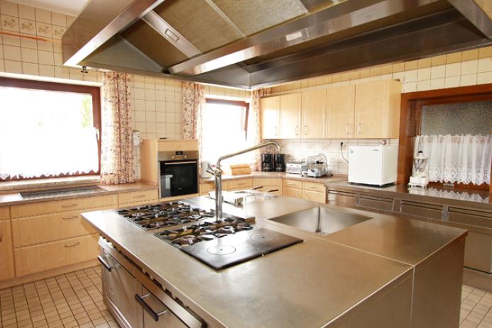 Küche mit allem was man zum Kochen braucht