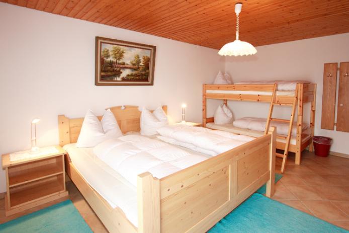 schöne große Schlafzimmer