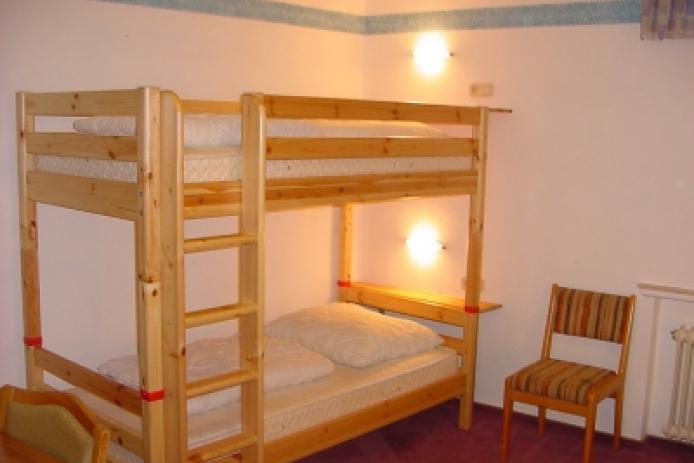 Zimmer 6 für drei Gäste mit Dusche/WC