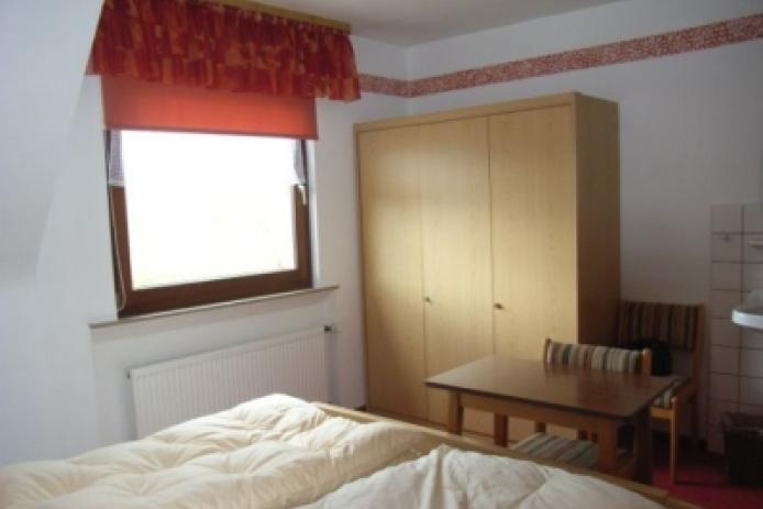 Zimmer 10 für zwei Gäste mit Dusche/WC