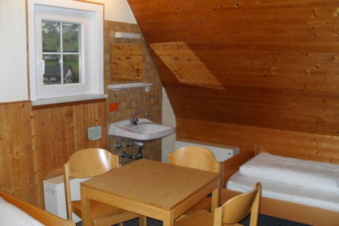 Zimmer mit drei Betten