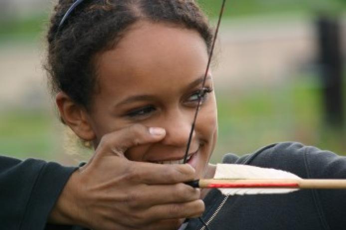 Instinktives Bogenschießen für Jng und Alt