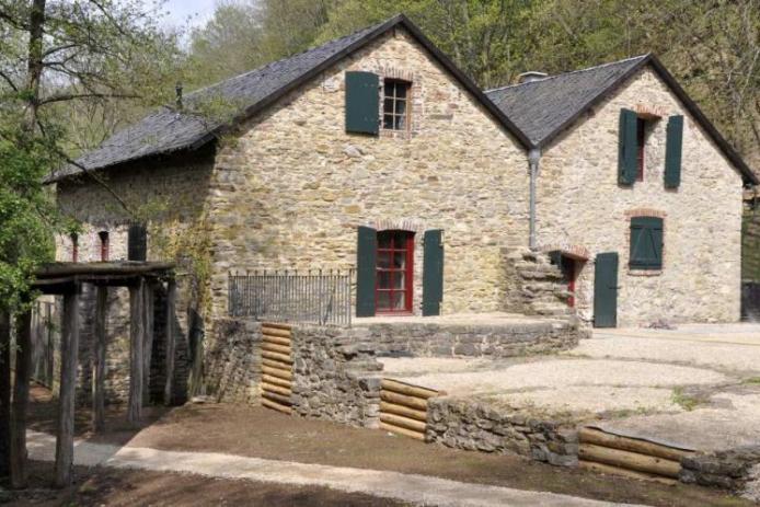 Historische Werkhäuser mit Tavernenbetrieb (sonntags)